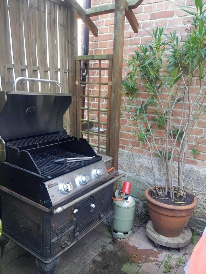 Aeltestes Haus In Quentel - Ferienwohnung 1 Mit Kleinem Garten Lichtenau Eksteriør bilde